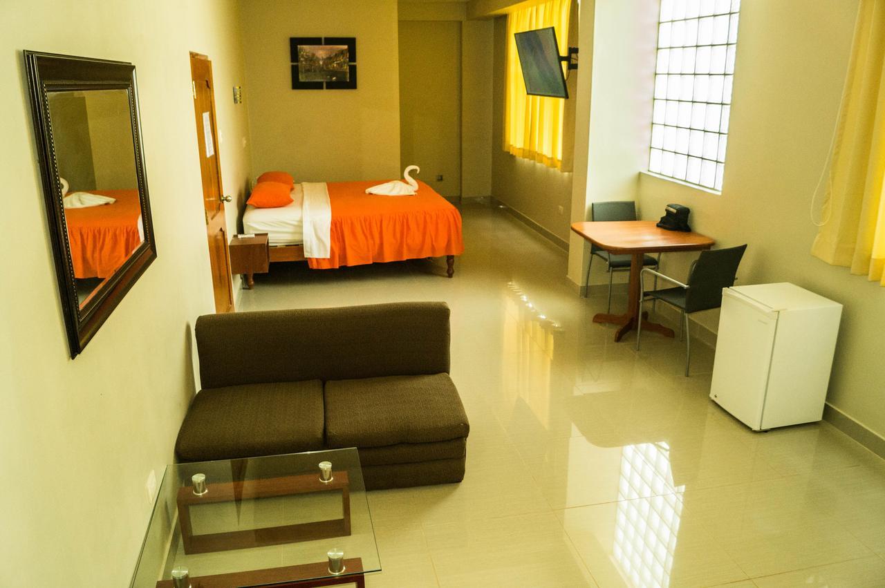 Tahuari Hotel Pucallpa Exteriör bild